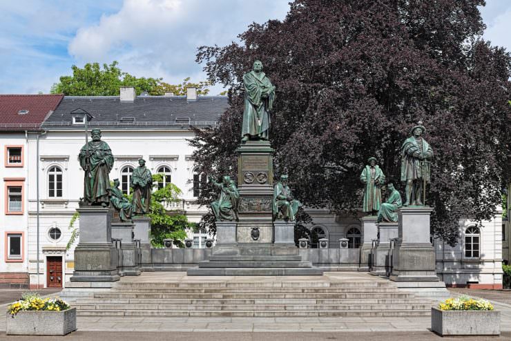 Martin-Luther-Memorial-in-Worms-Germany-740x494.jpg