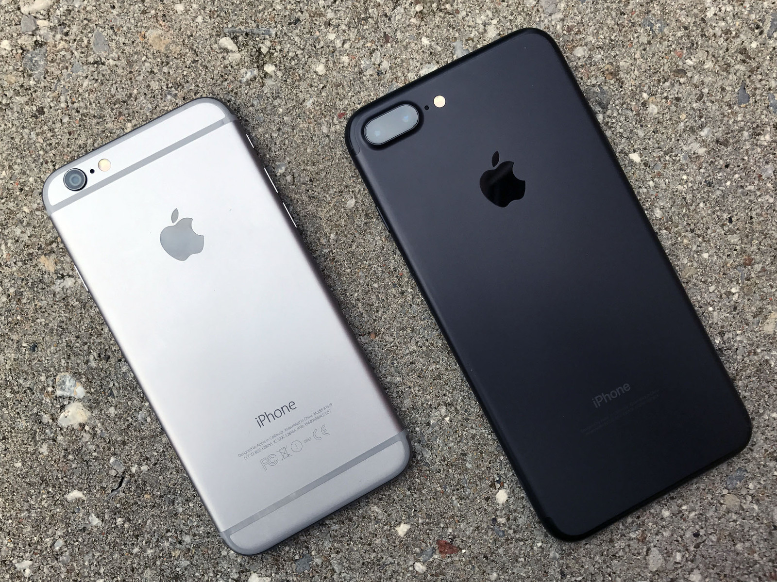 Айфон америка. Айфон 7. Айфон 7 и 7 плюс. Айфон 7 и айфон 7 плюс. Iphone 7 Space Gray.