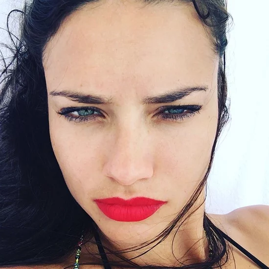 Adriana-Lima-Best-Lipstick-Looks.webp