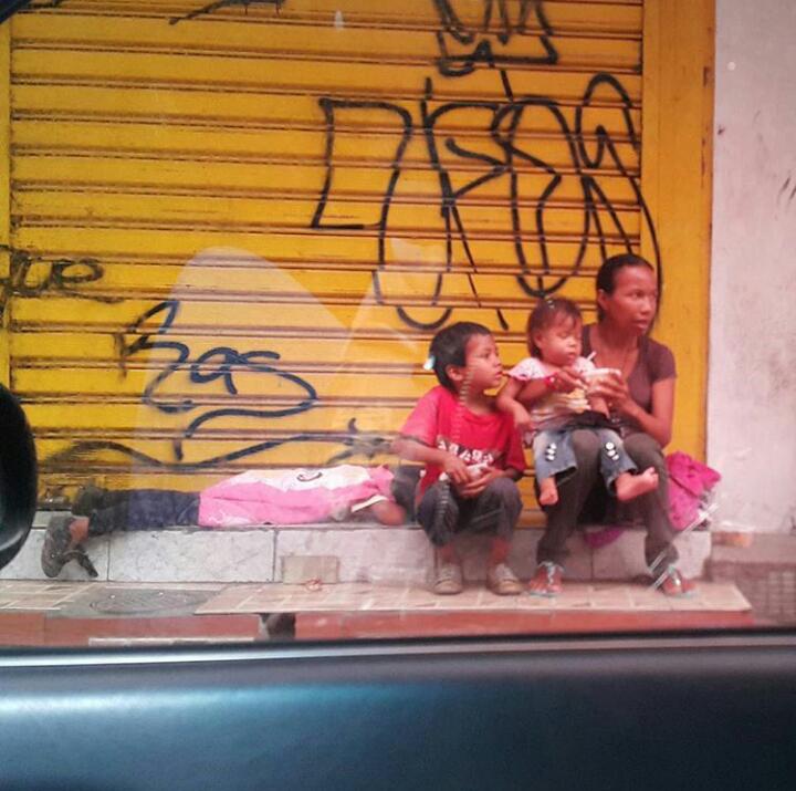 porton con niñlos.jpg