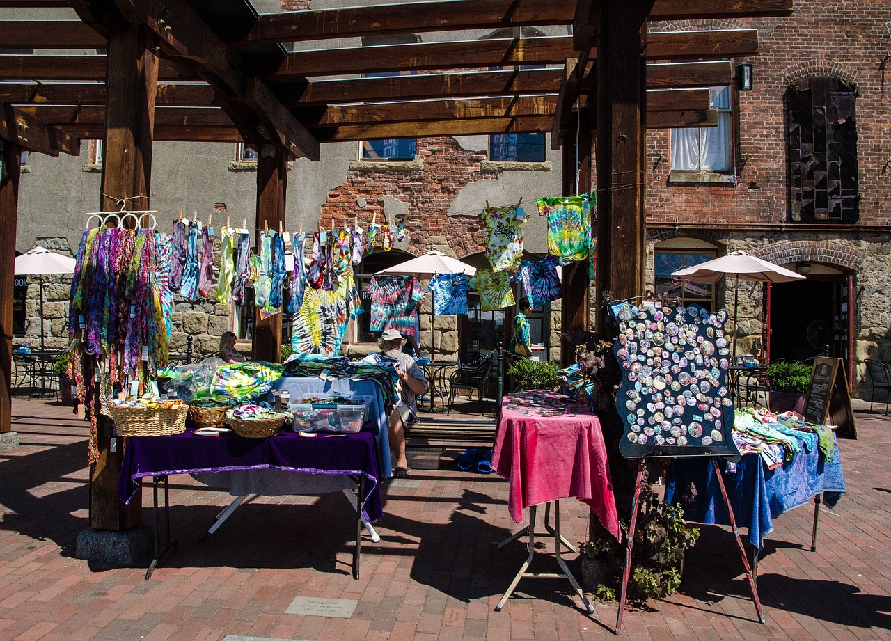 town-square-market-3567387_1280.jpg
