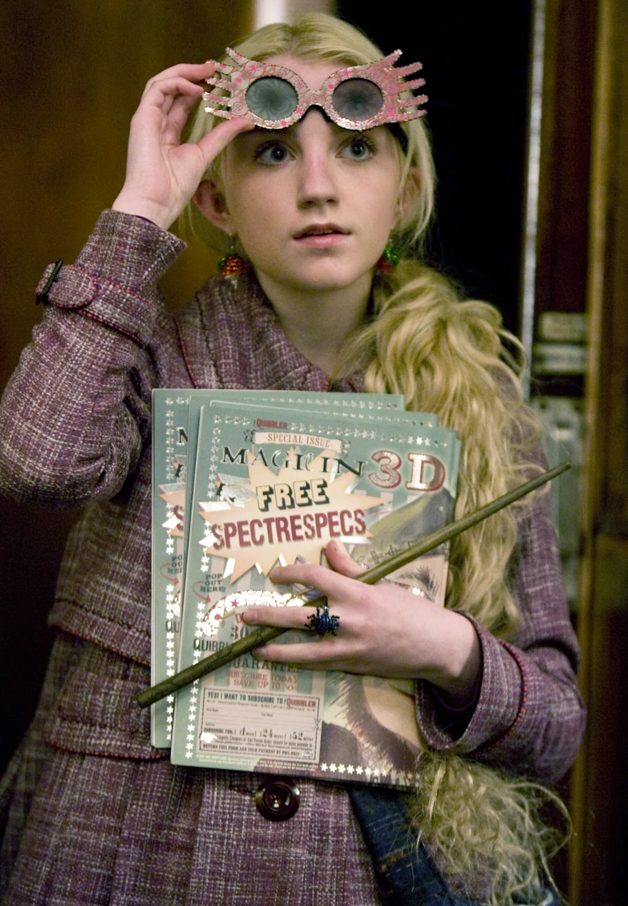 LunaLovegood_WB_F6_LunaLovegoodInQuibblerSpecsOnHogwartsExpress_Still_080615_Port.webp