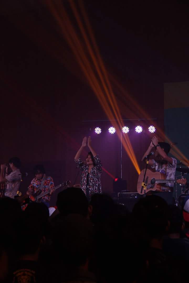 Gigs #2 - white shoes and the couples company