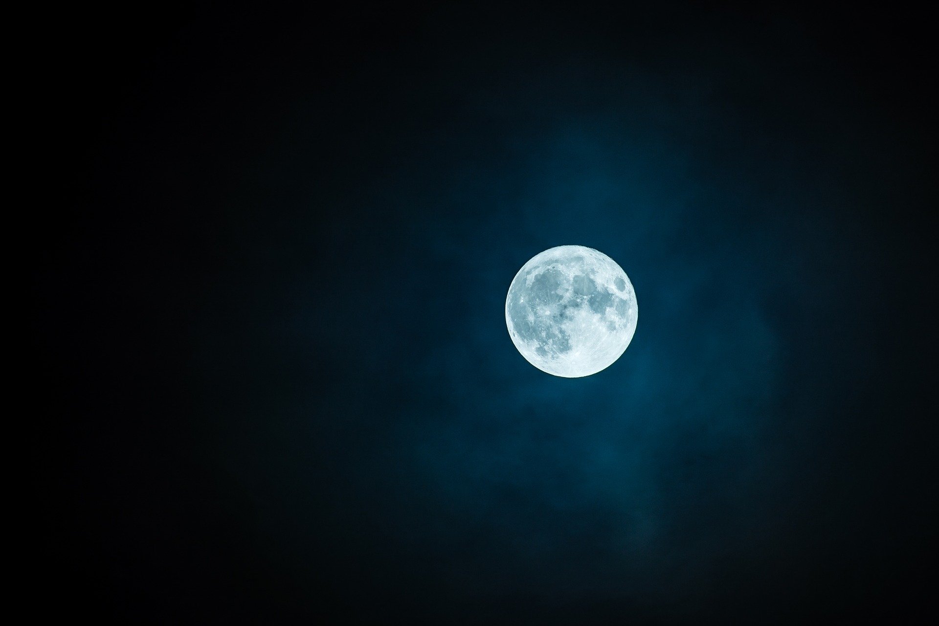 moon-g77266397e_1920.jpg