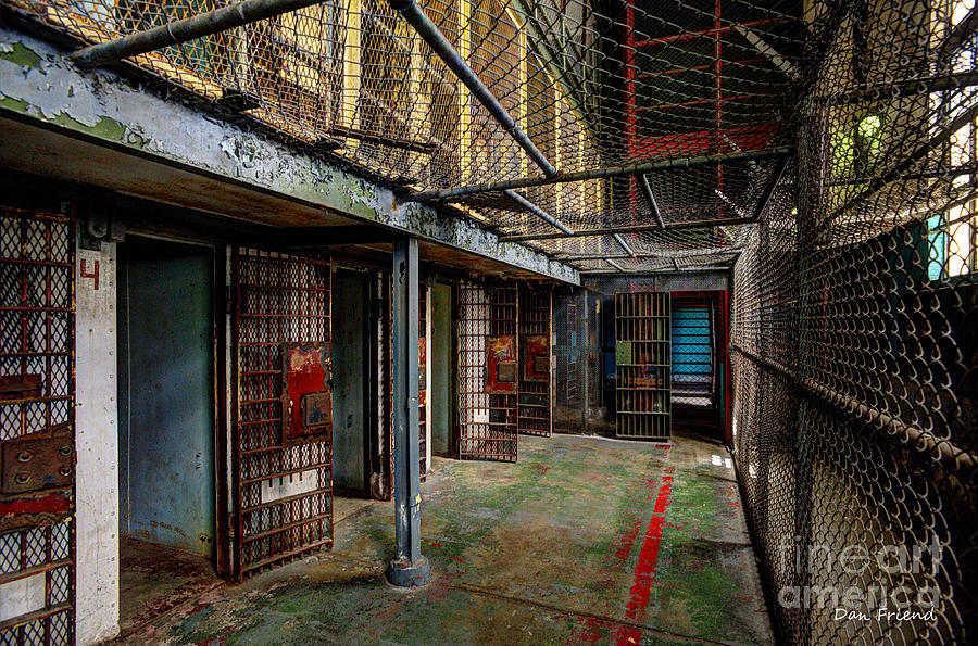 the-west-virginia-state-penitentiary-cells-dan-friend.jpg