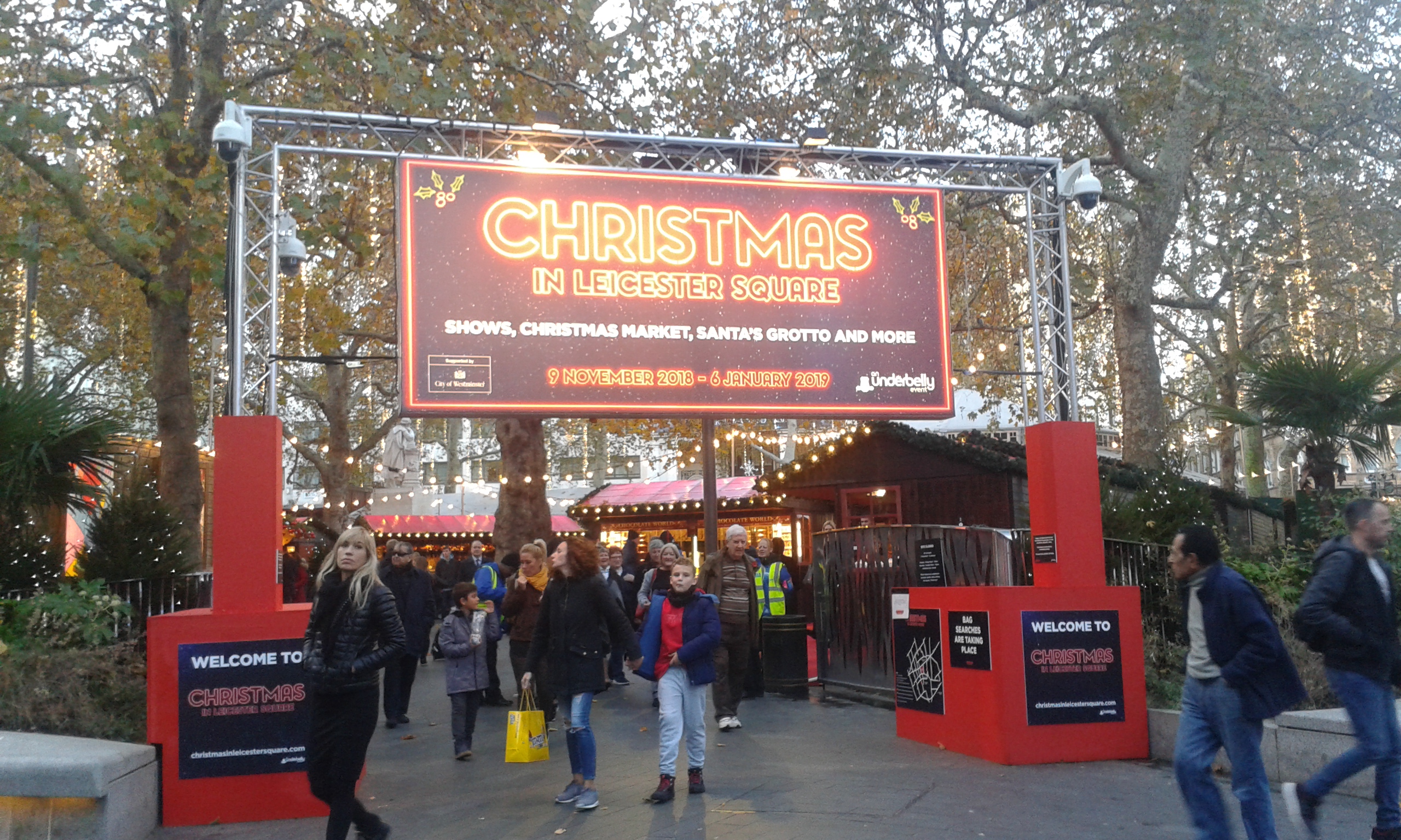 Christmas Leiscester Square London 11 18 038.jpg