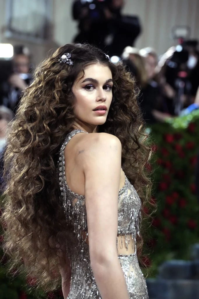 kaia-gerber-curly-hair-met-gala (3).webp