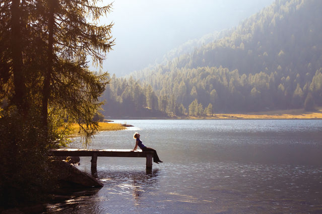 woman_on_mountain_lake.jpg
