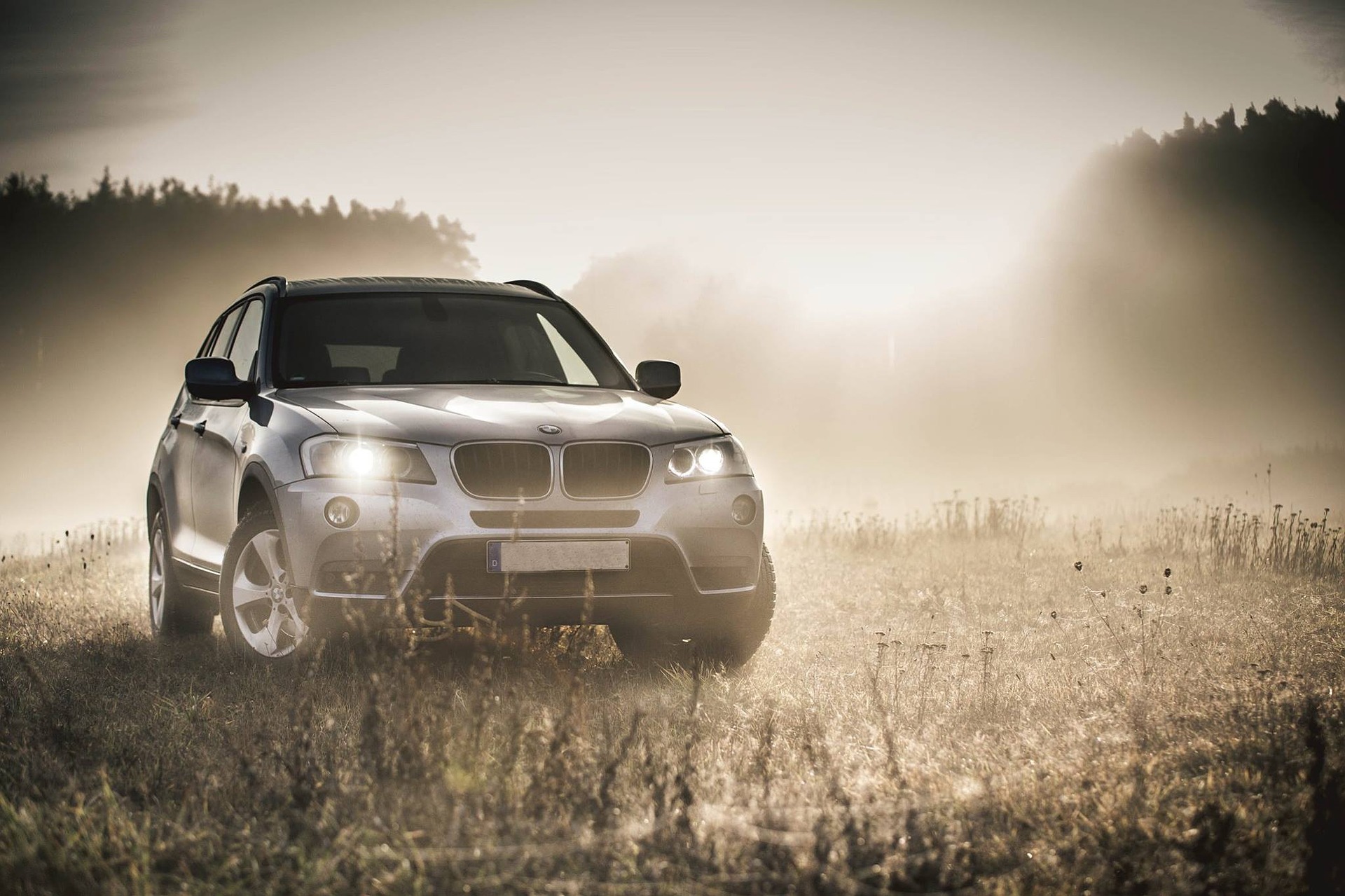 bmw-1216445_1920.jpg
