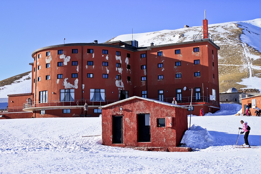 005 Comando de Rescate - Hotel Sasso Imperatore red.jpg