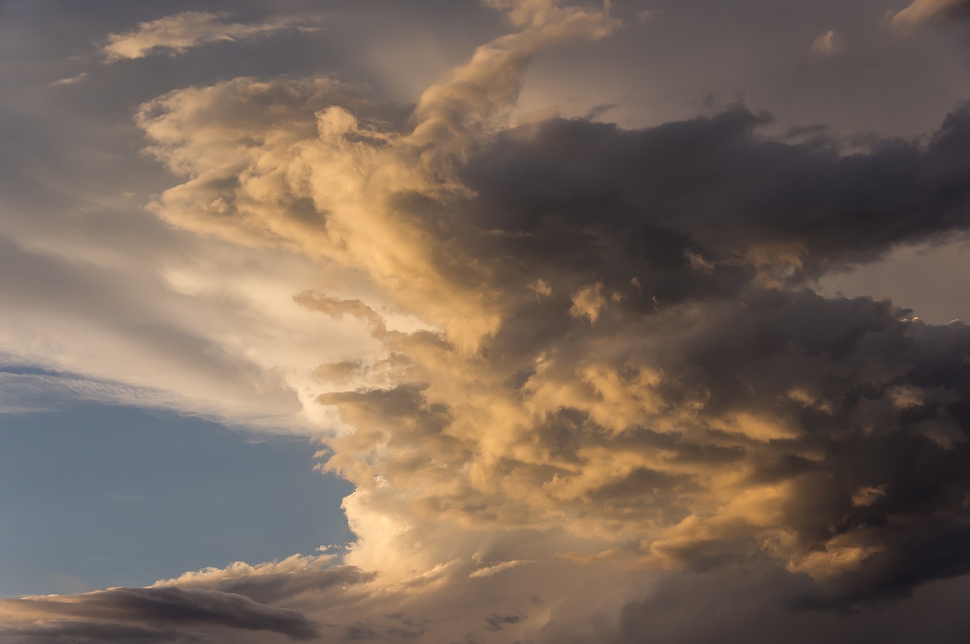 sandid-sky-1054733_1920.jpg