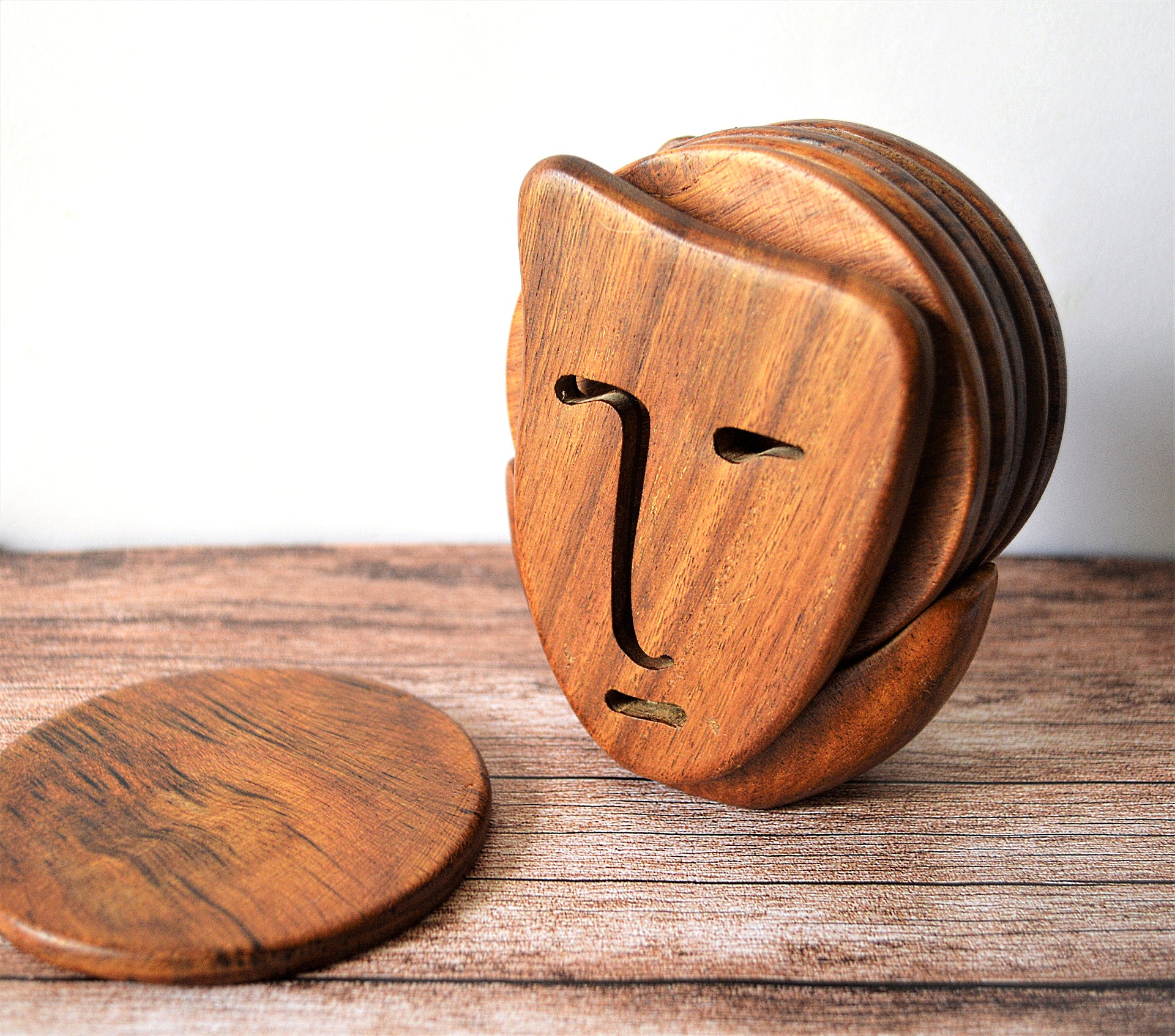 coaster-face-2378683_1920.jpg