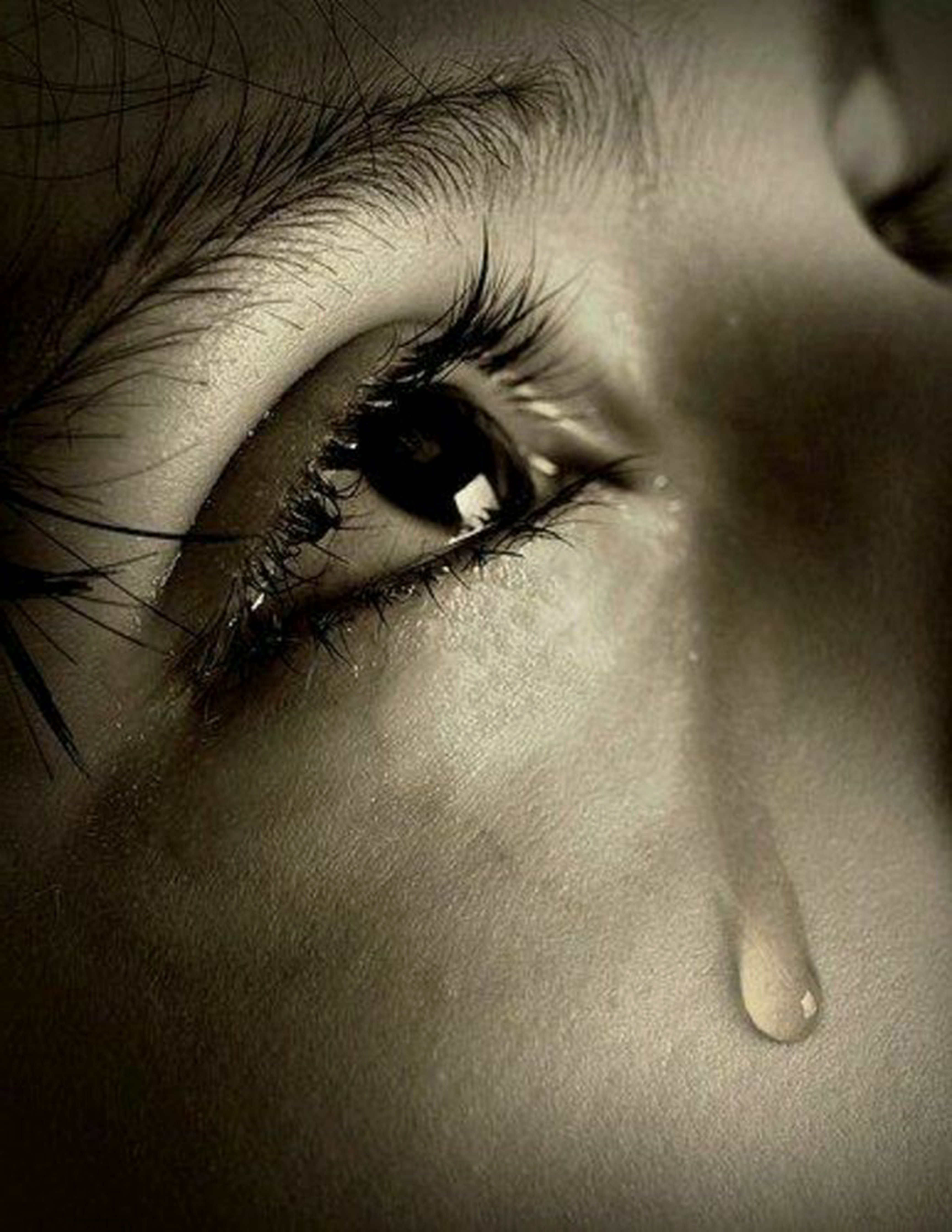 mdnirob121-tear-7348539.jpg