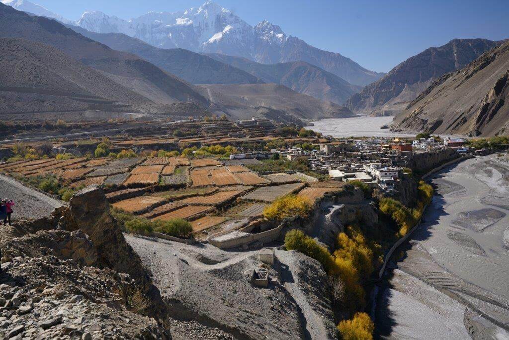 scenic-mountain-path-jomsom-muktinath-trek.jpg