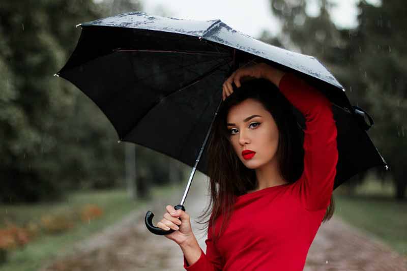 In the rain, the body and mind are reinforced in the rain.