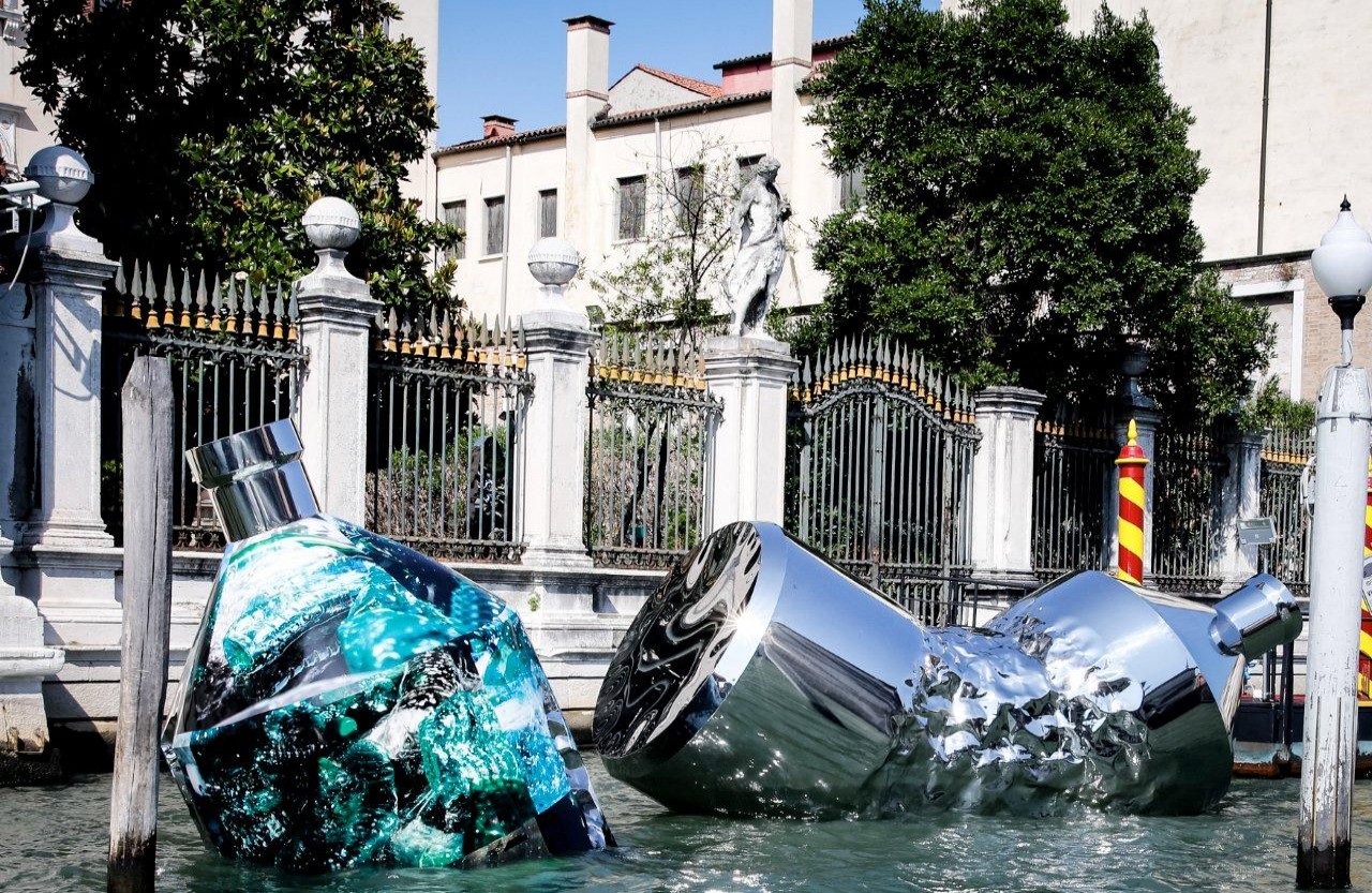 the-twin-bottles-message-in-a-bottle-the-environmental-installation-lands-in-venice.jpeg