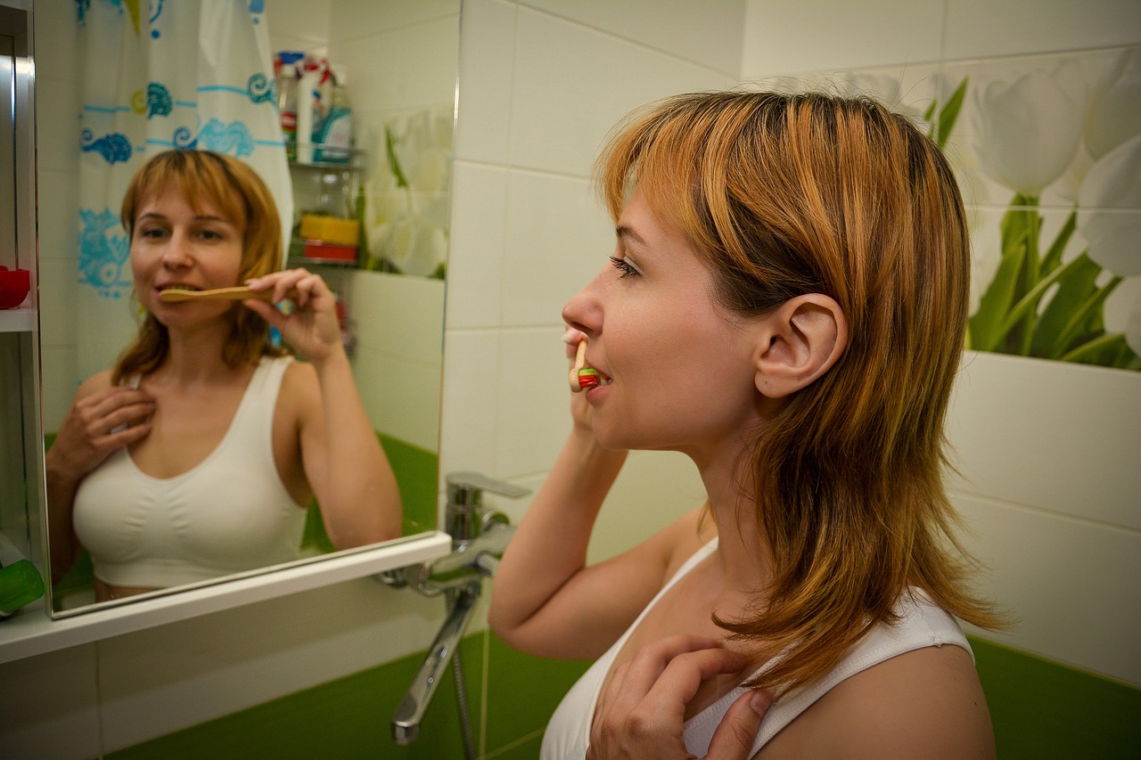 tooth-brushing-6348296_1280.jpg