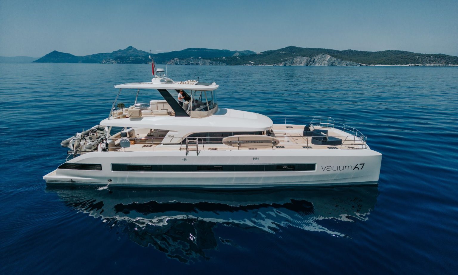 Valium67LagoonSixty7CrewedPowerCatamaranCharter1-1536x922 (1).jpeg