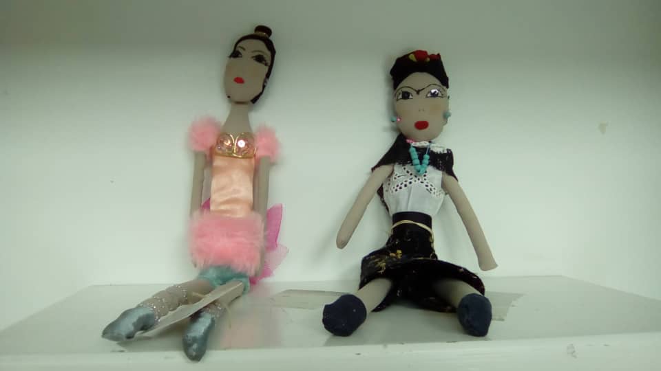 munecas trapo bailarina y frida.jpeg