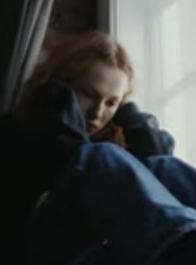 Joven en la ventana.jpg