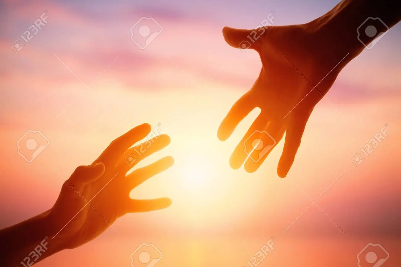 119024867-giving-a-helping-hand-on-the-background-of-the-dawn.webp