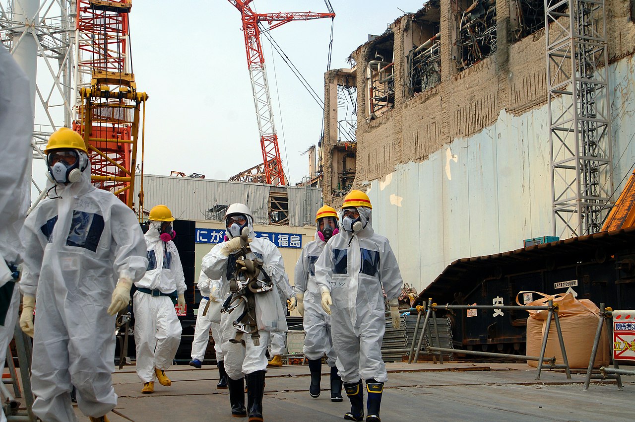 IAEA_Experts_at_Fukushima_(02813336).jpg