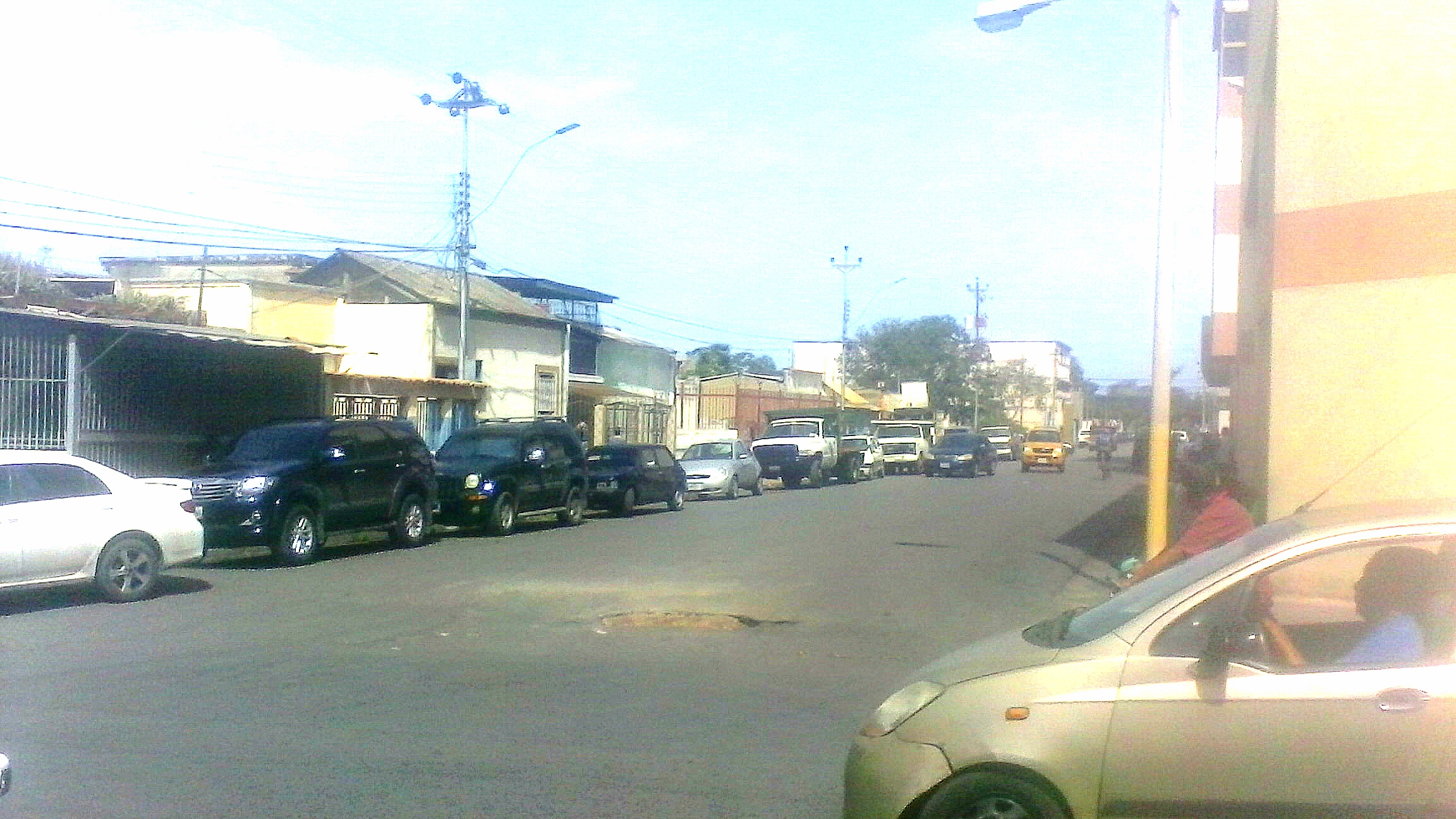 Cola bomba Av Perimetral con Calle Puerto Rico 2.JPG