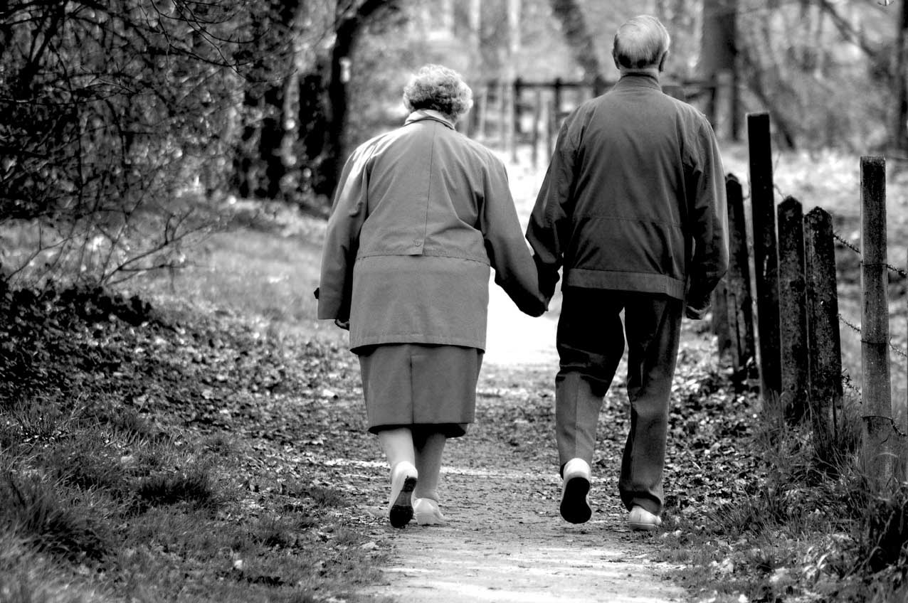 PAREJA-DE-ANCIANOS.jpg