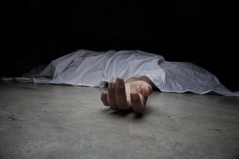 dead-woman-s-body-focus-hand-55880371-e1562218639468.jpg