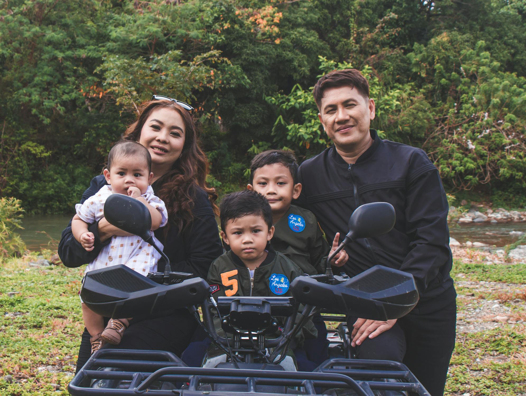 free-photo-of-family-with-children-posing-by-a-quad-bike.jpeg