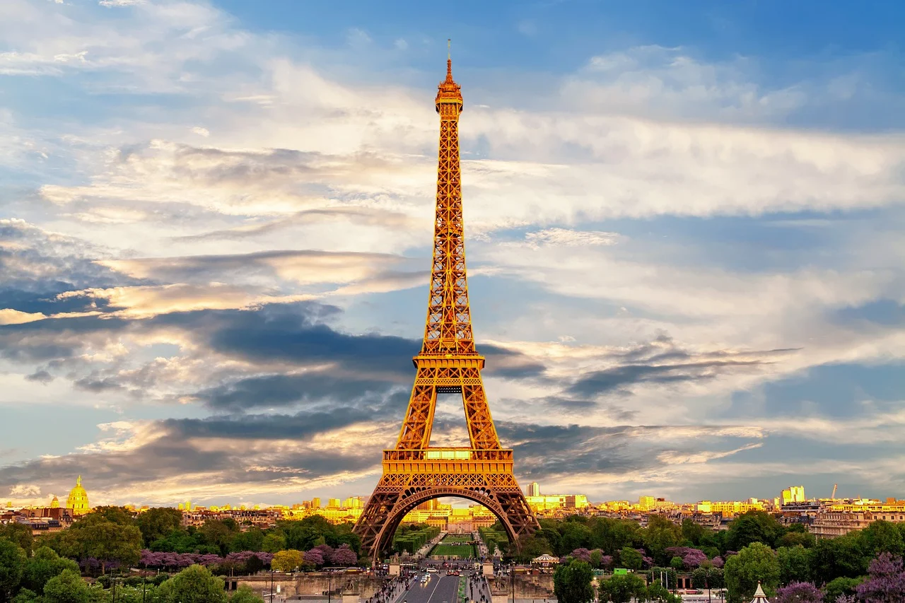 eiffel-tower-3349075_1280.webp