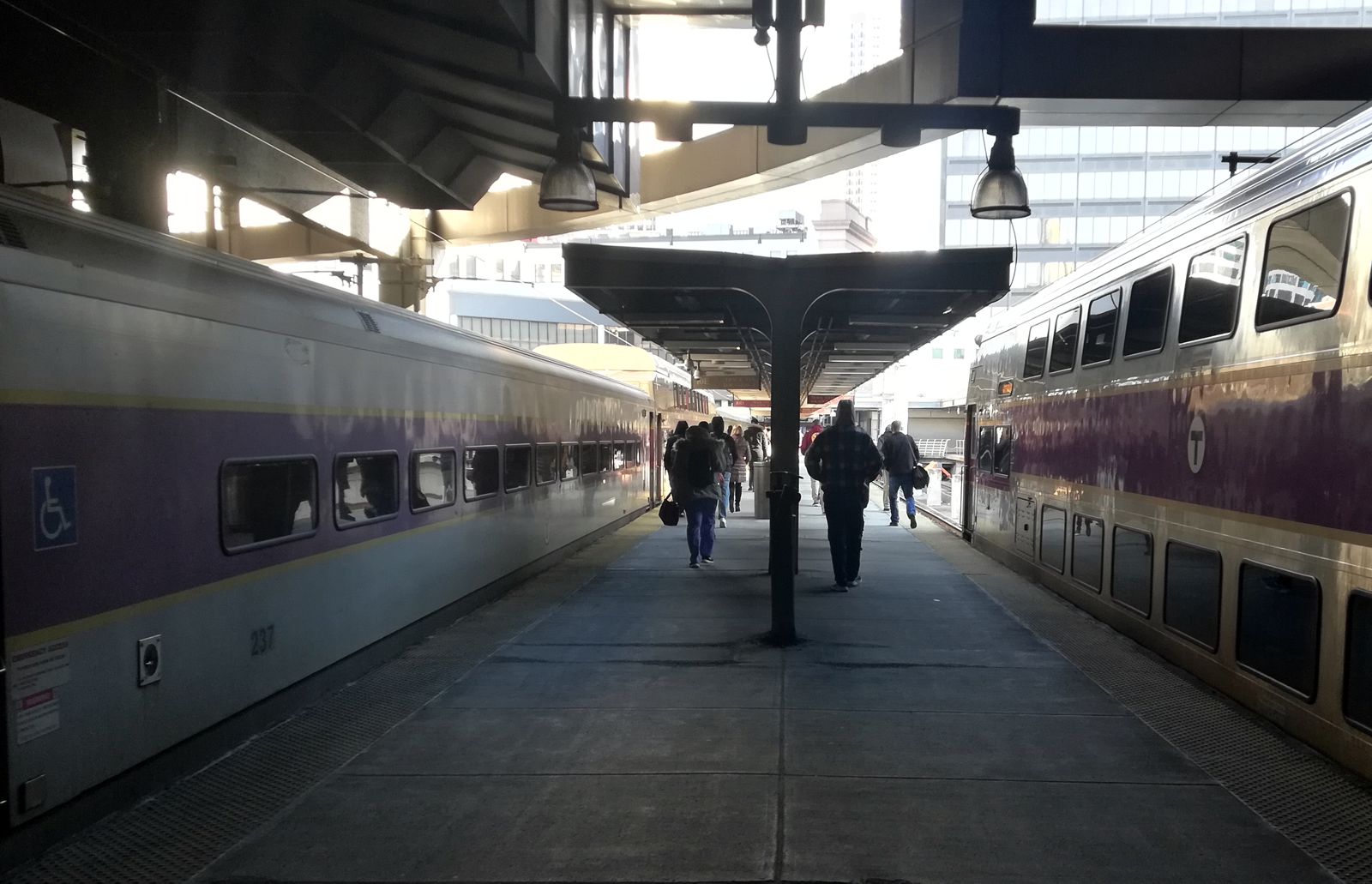09EmptyPlatform.jpg