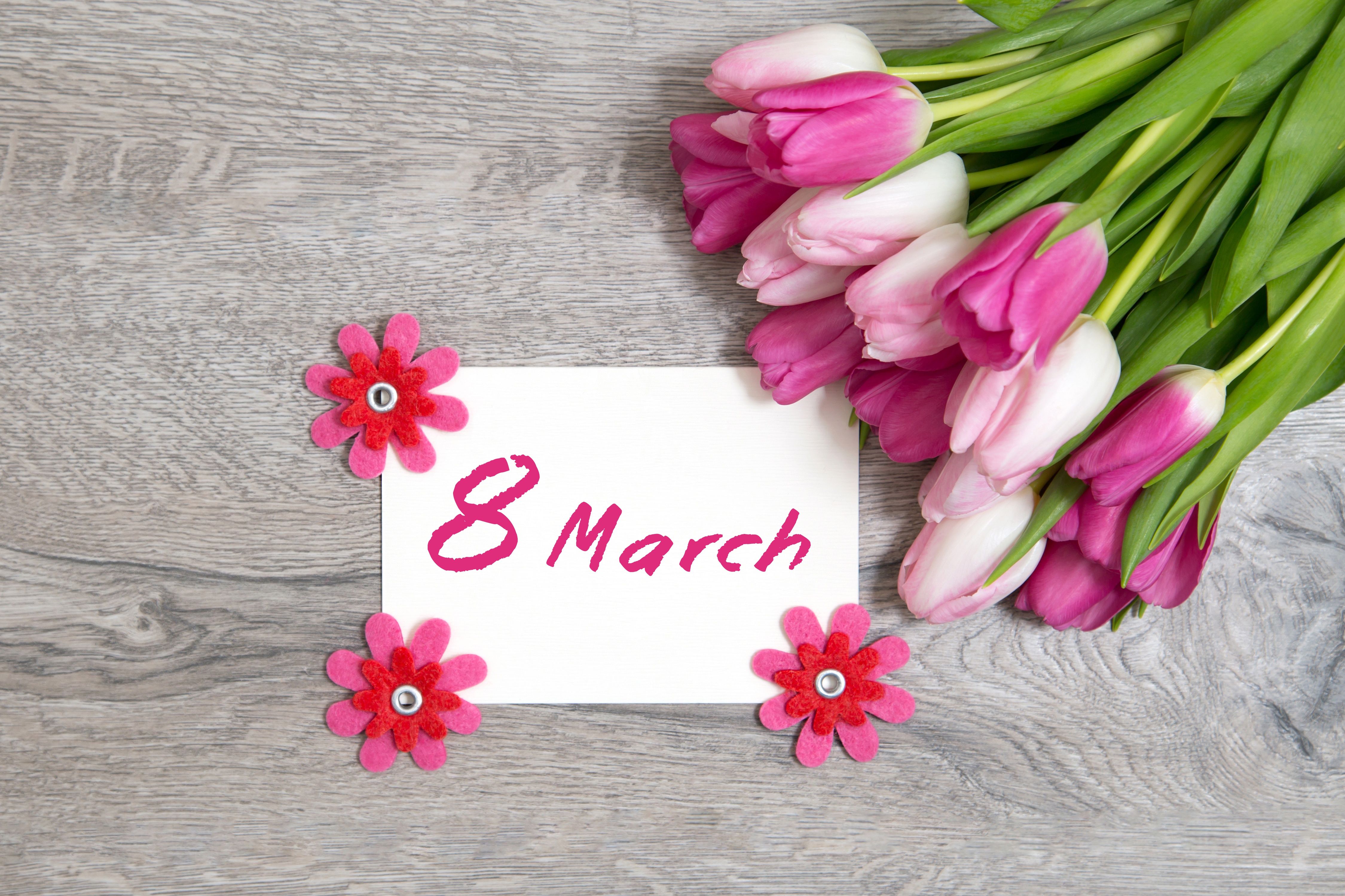2018Holidays___International_Womens_Day_Beautiful_bouquet_of_tulips_on_March_8_on_a_wooden_background_122437_.jpg