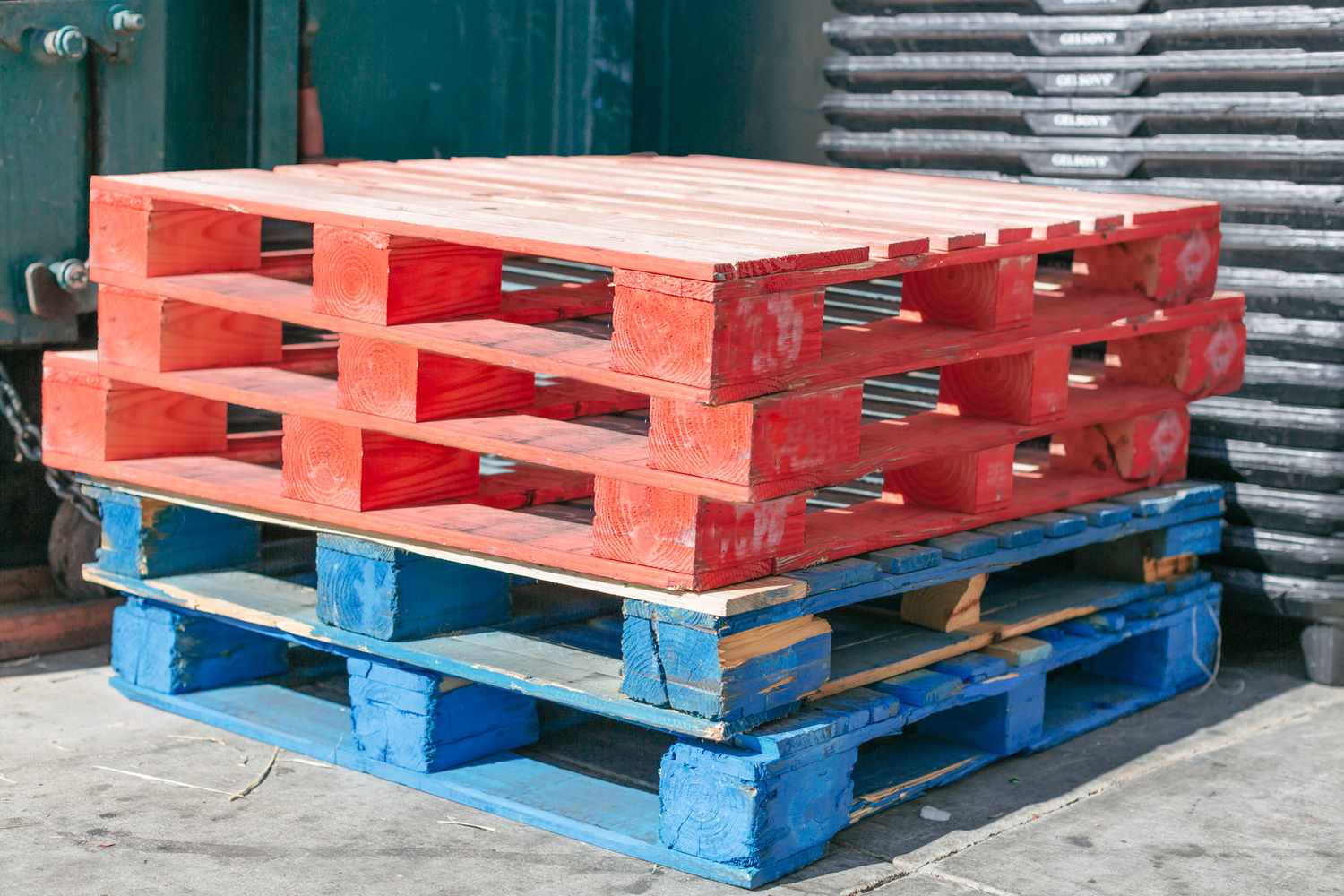 find-free-pallets-easily-with-these-tips-1357101-hero-37186b82884f433f893ce0f5d4bb8688.jpg