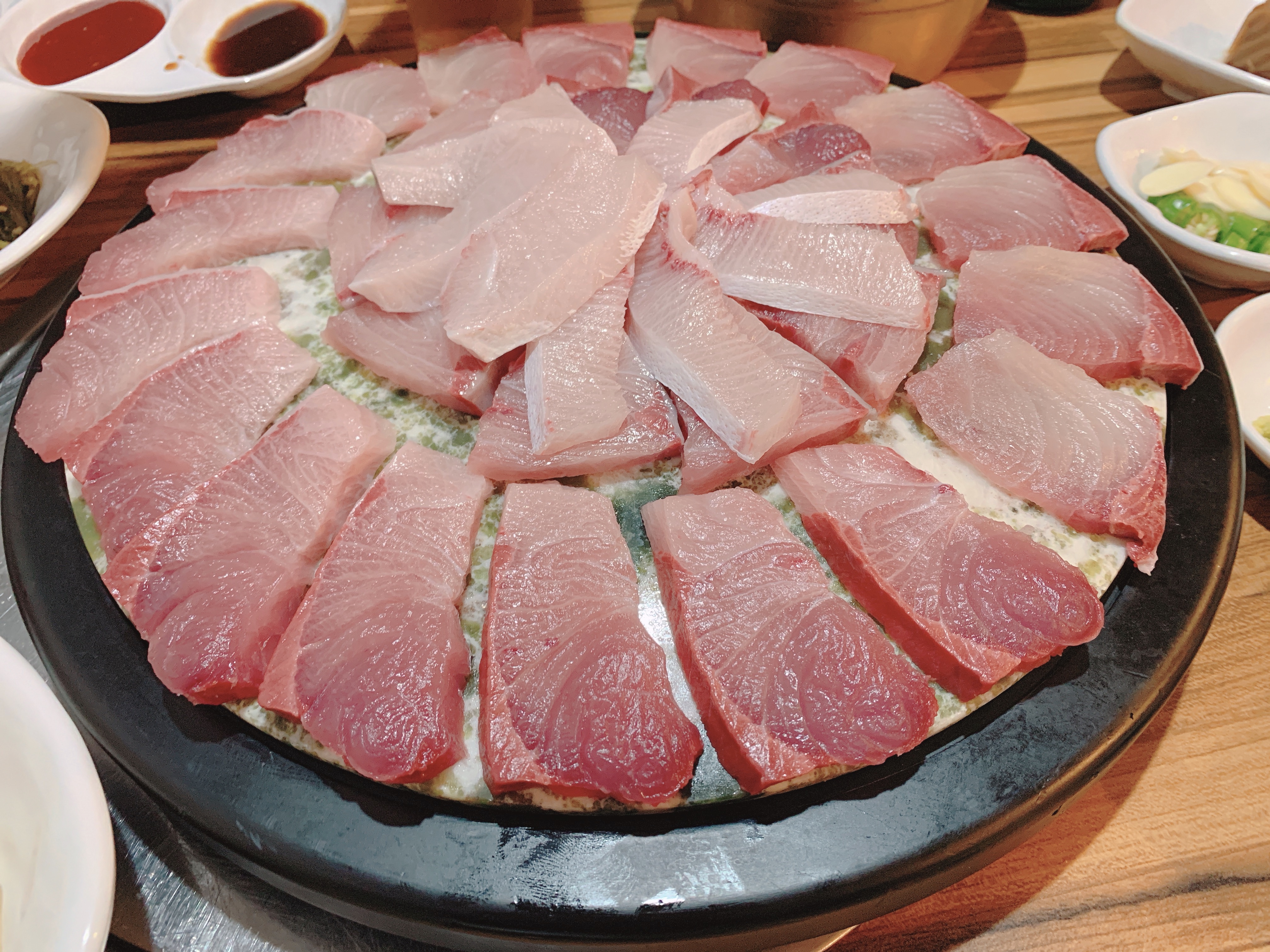 겨울의 별미. 방어회!!