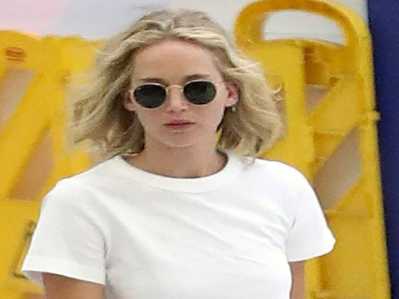 jennifer-lawrence-at-jfk-2 - Copy_result_result.jpg