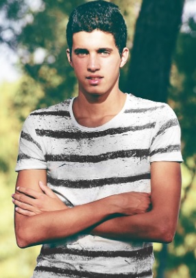joven brazos cruzados.jpg