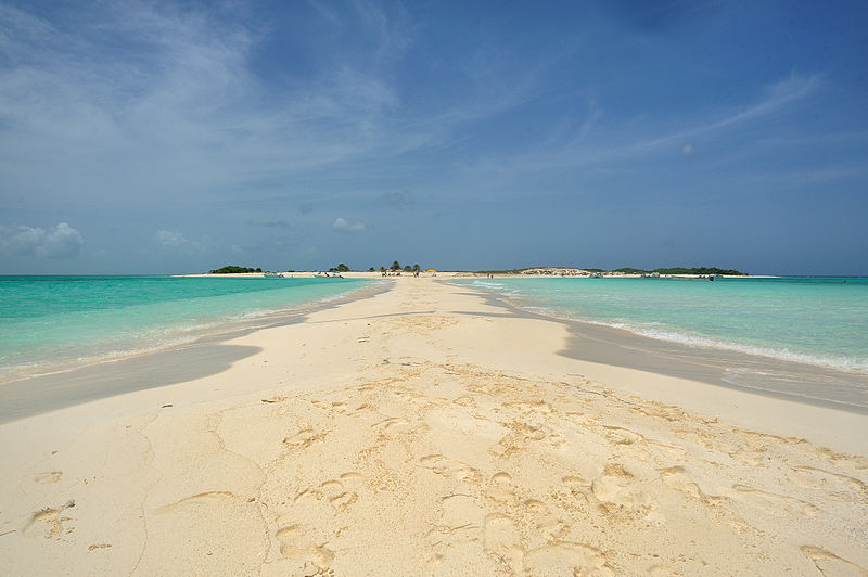 800px-Cayo_de_Agua,_Archipiélago_de_Los_Roques,_Venezuela.jpg