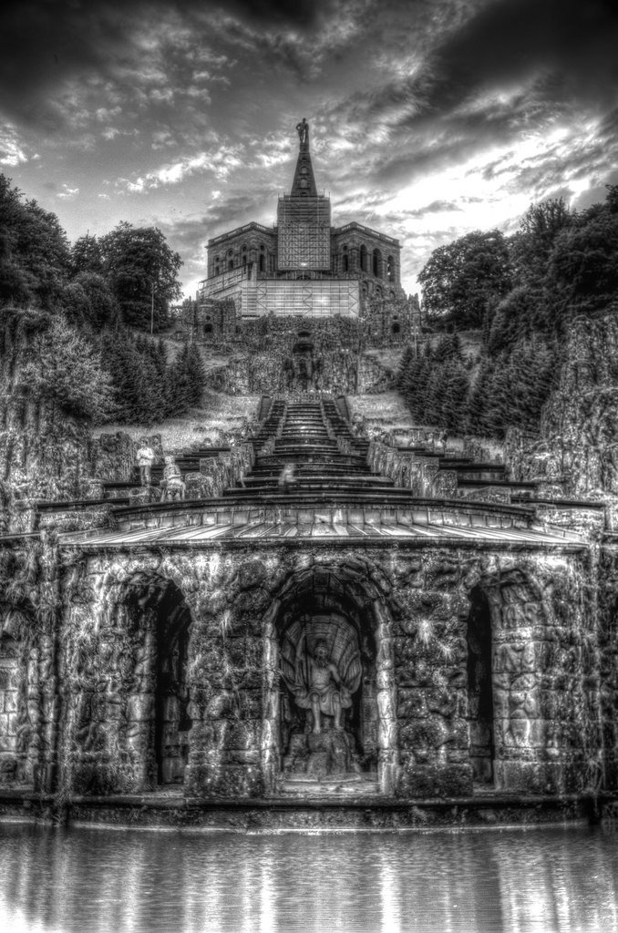 5825022044-castle-park-wilhelmshohe (FILEminimizer).jpg