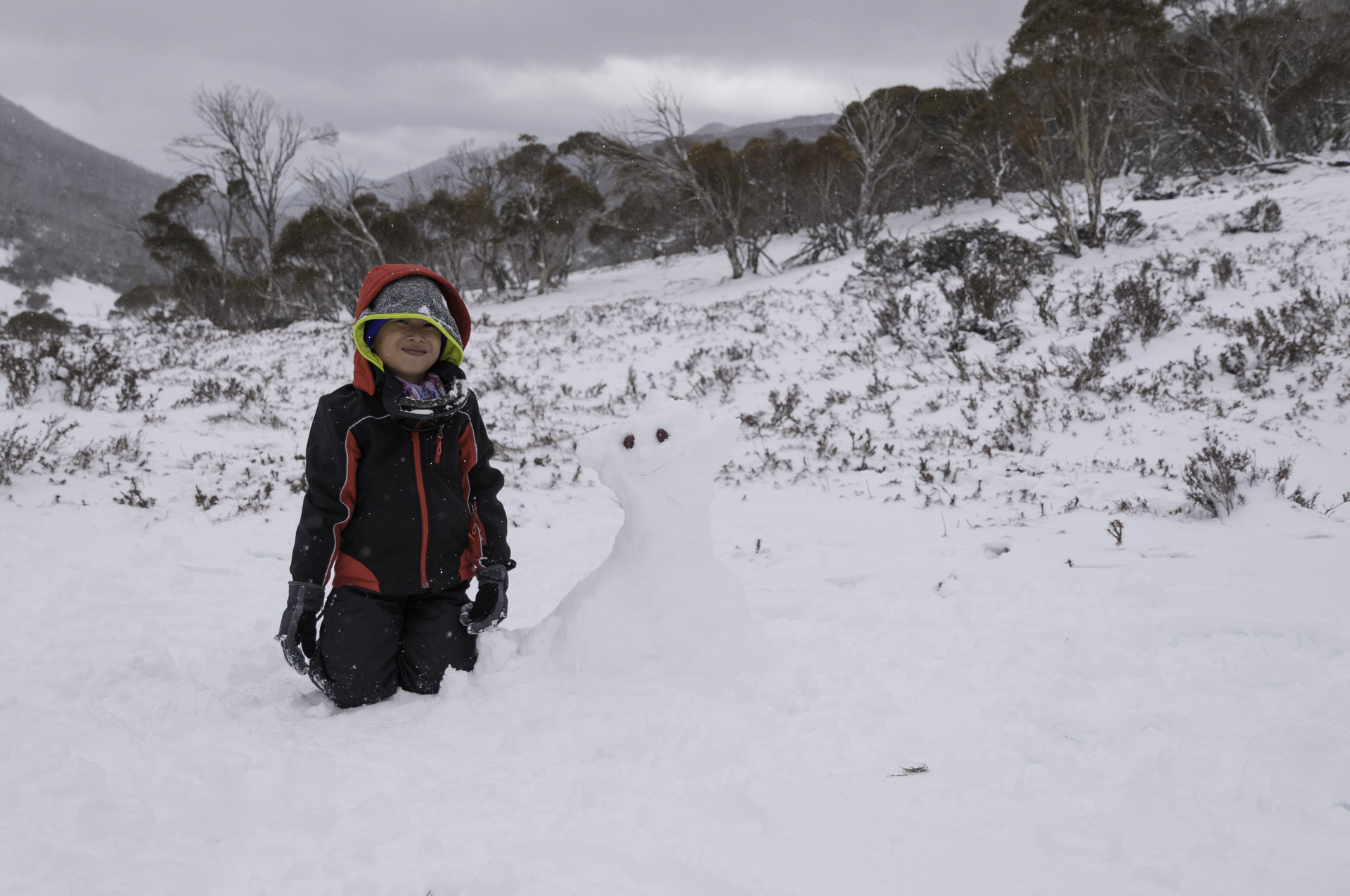 Thiên-San making a snowman