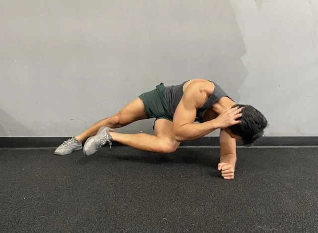 side-plank-crunch.webp