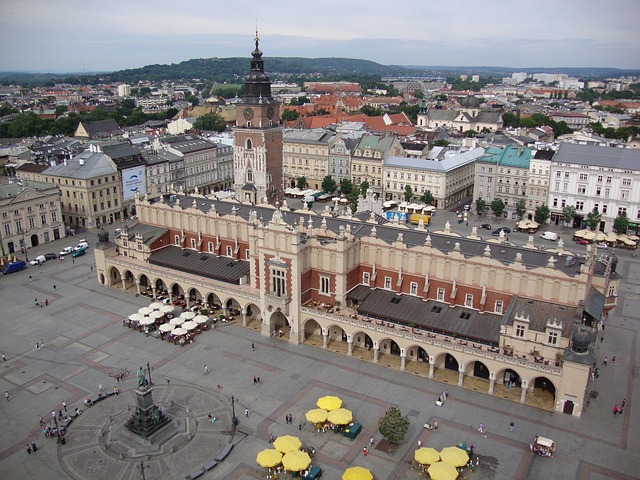 krakau-tuchhallen.jpg