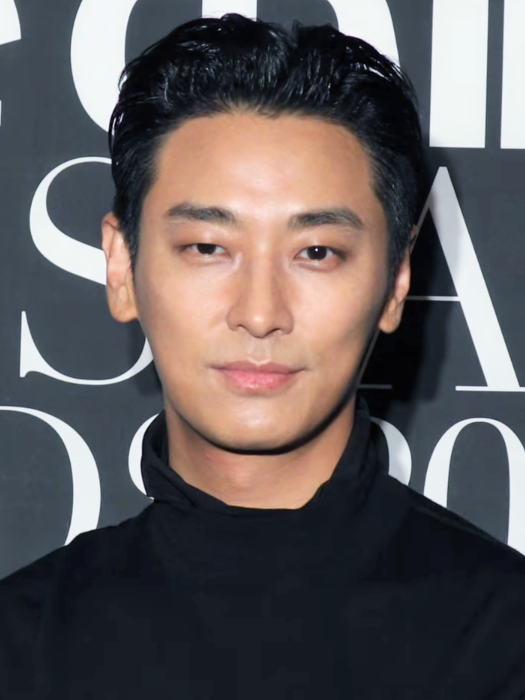Joo_Ji-hoon_in_Oct_2018_(Chopped).png