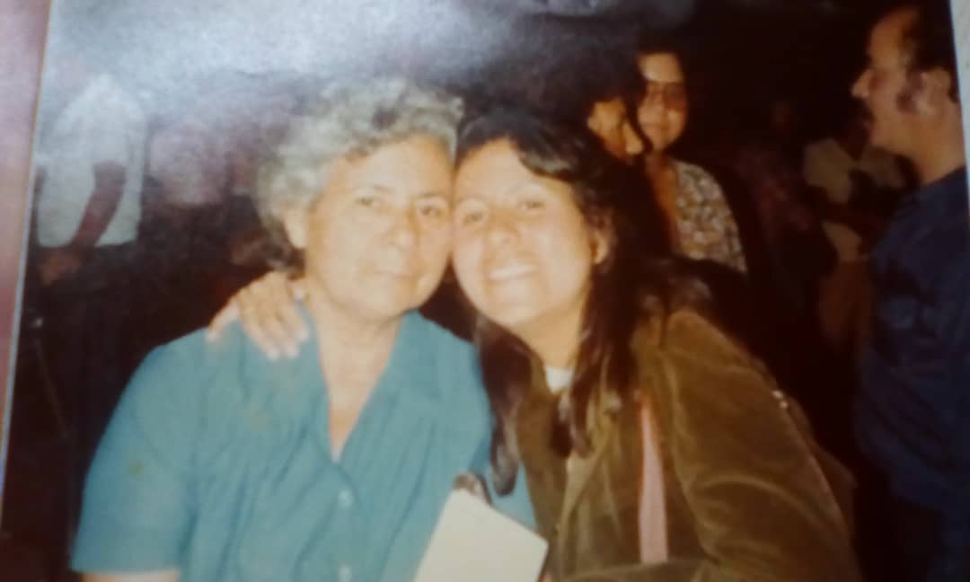 Con mamá.jpg