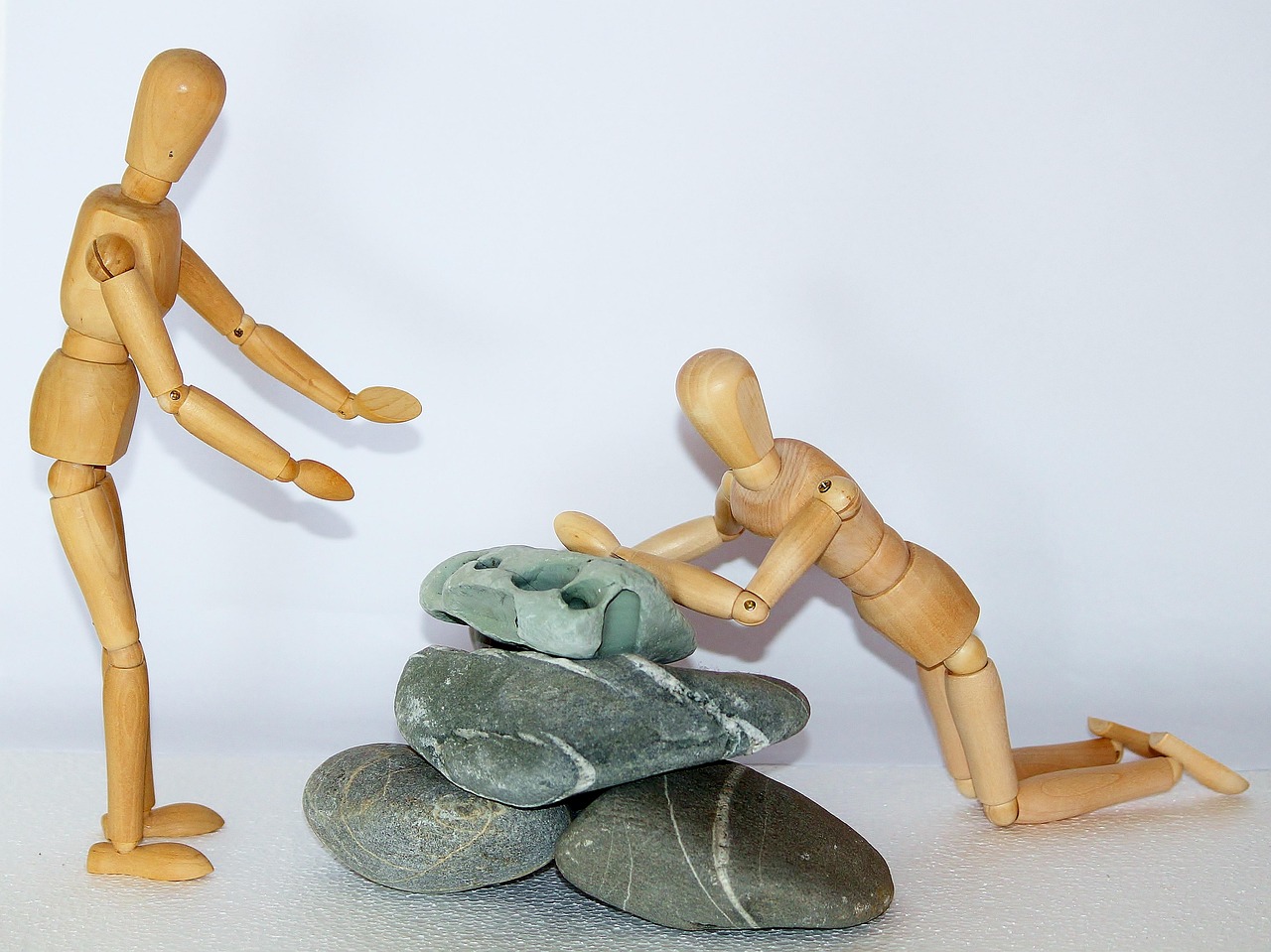 wooden-figures-980774_1280.jpg