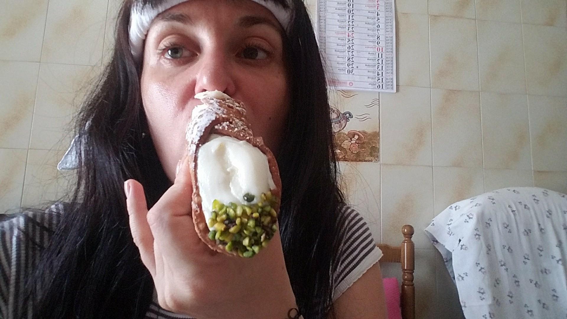 cannolo.jpg