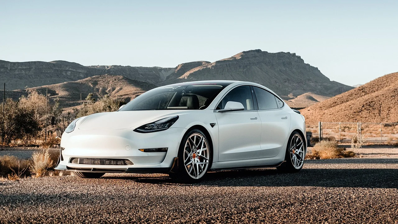 tesla-5937063_1280.webp