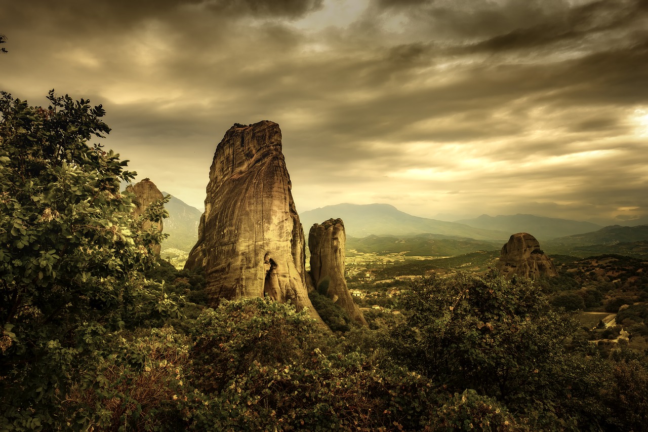 meteora-3717220_1280.jpg