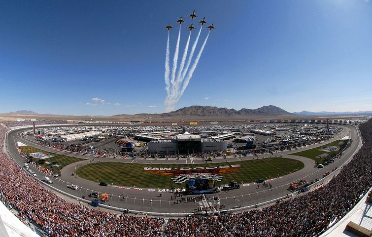 car-racing-67525__480.jpg