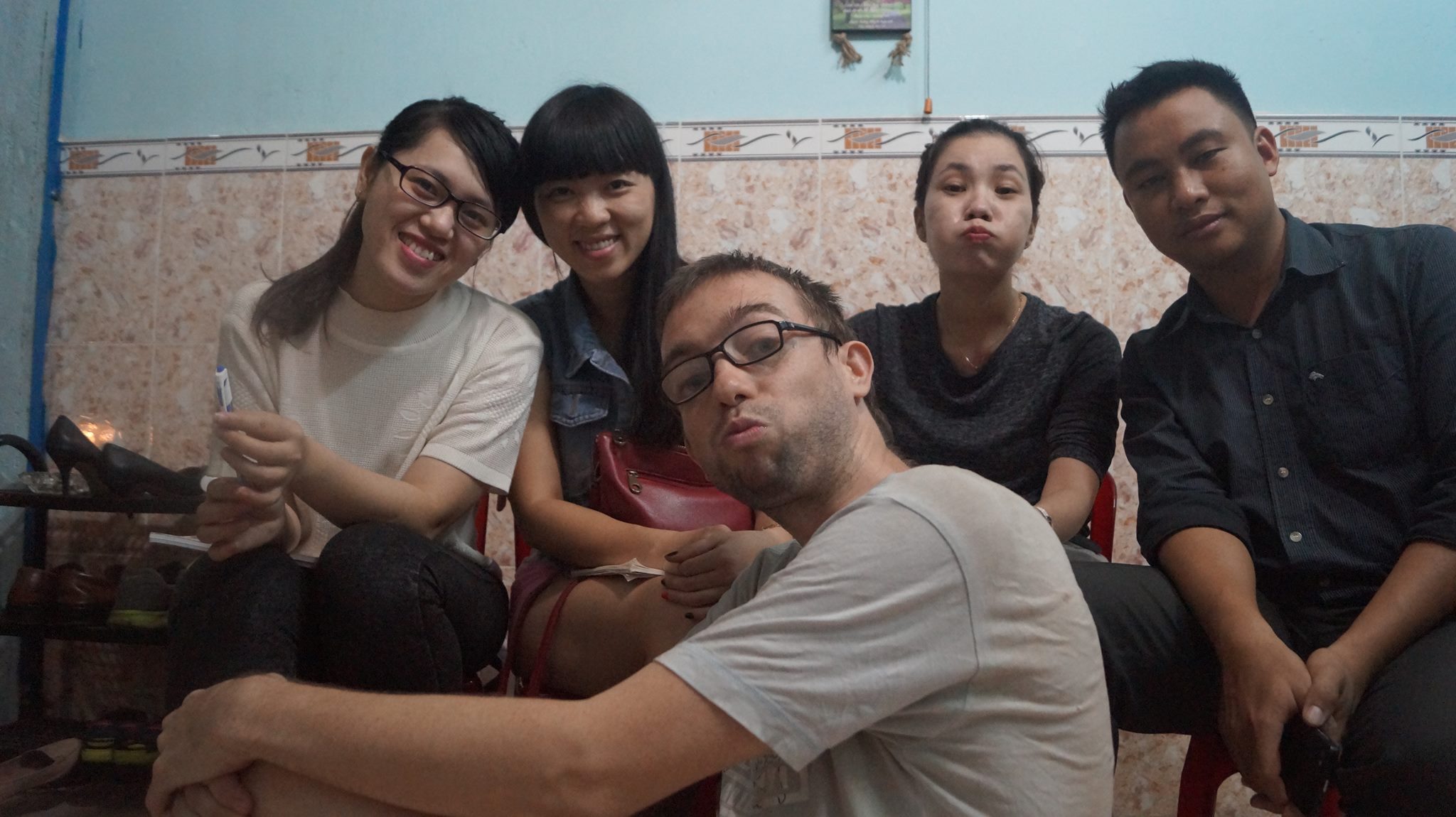 2016-01-05 JA GROUP 3 VN GIRLS AND 1 VN MAN FROM FYG GROUP.jpg
